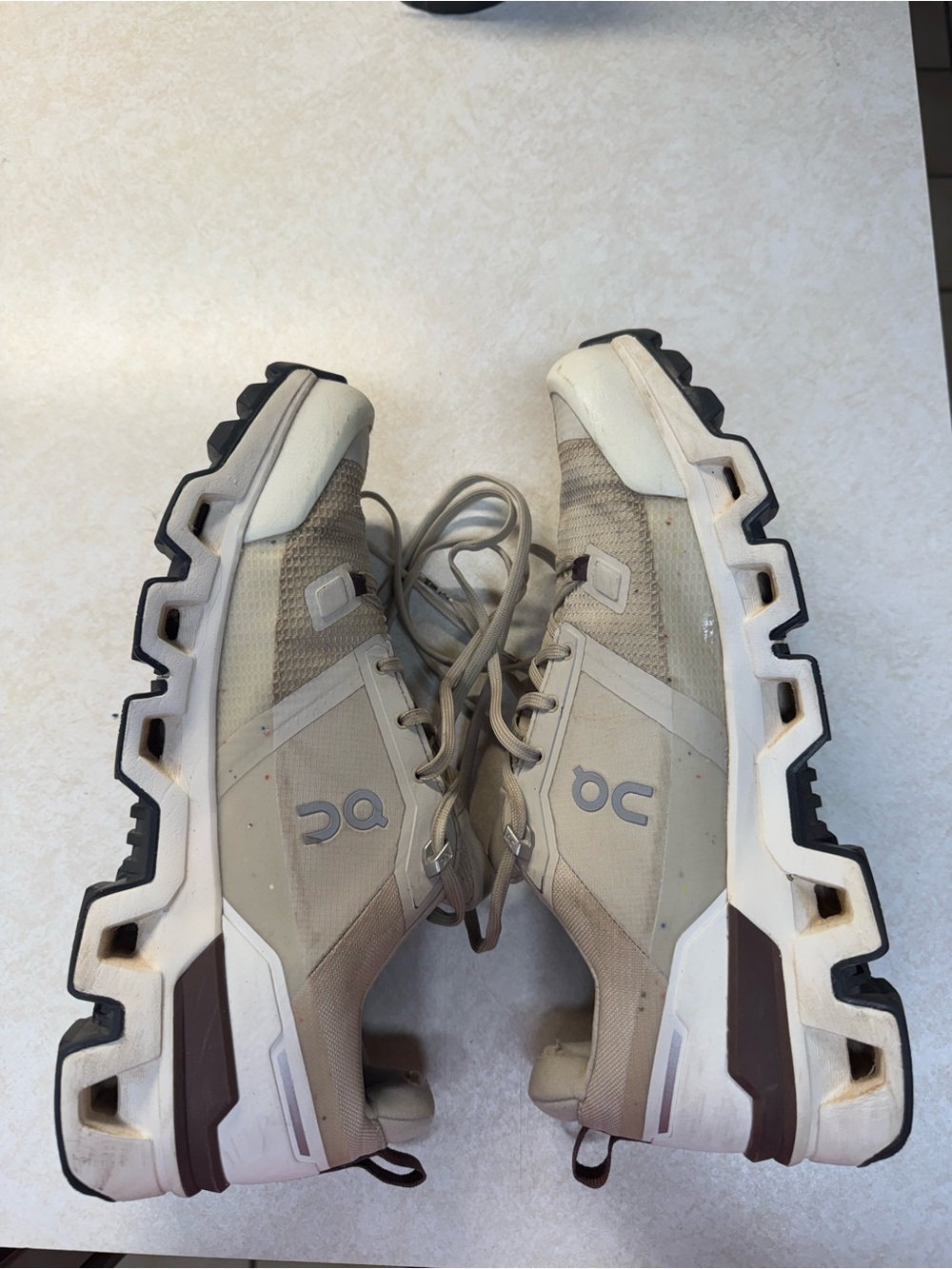On Running women’s trail shoes in beige and brown - Picture 2 of 7